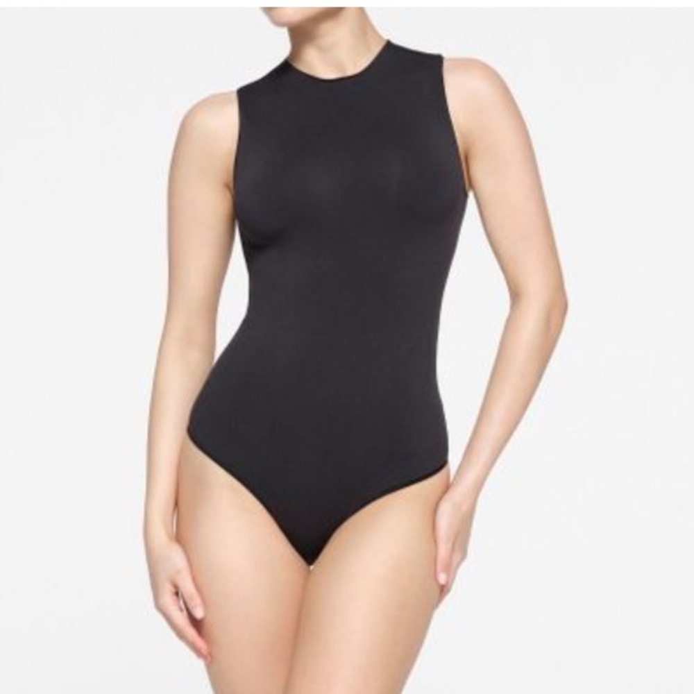 Skims Fits Everybody crew Neck Bodysuit onyx L/XL NWT